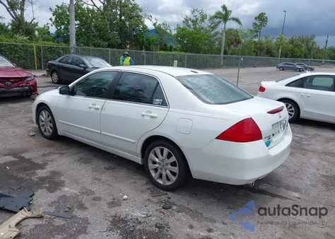 2007 Honda Accord 3.0 Ex z USA, uszkodzony, nr VIN 1HGCM66597A053437